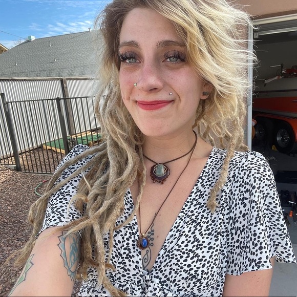 Meet your Posher, Cassie - Picture 1 of 1